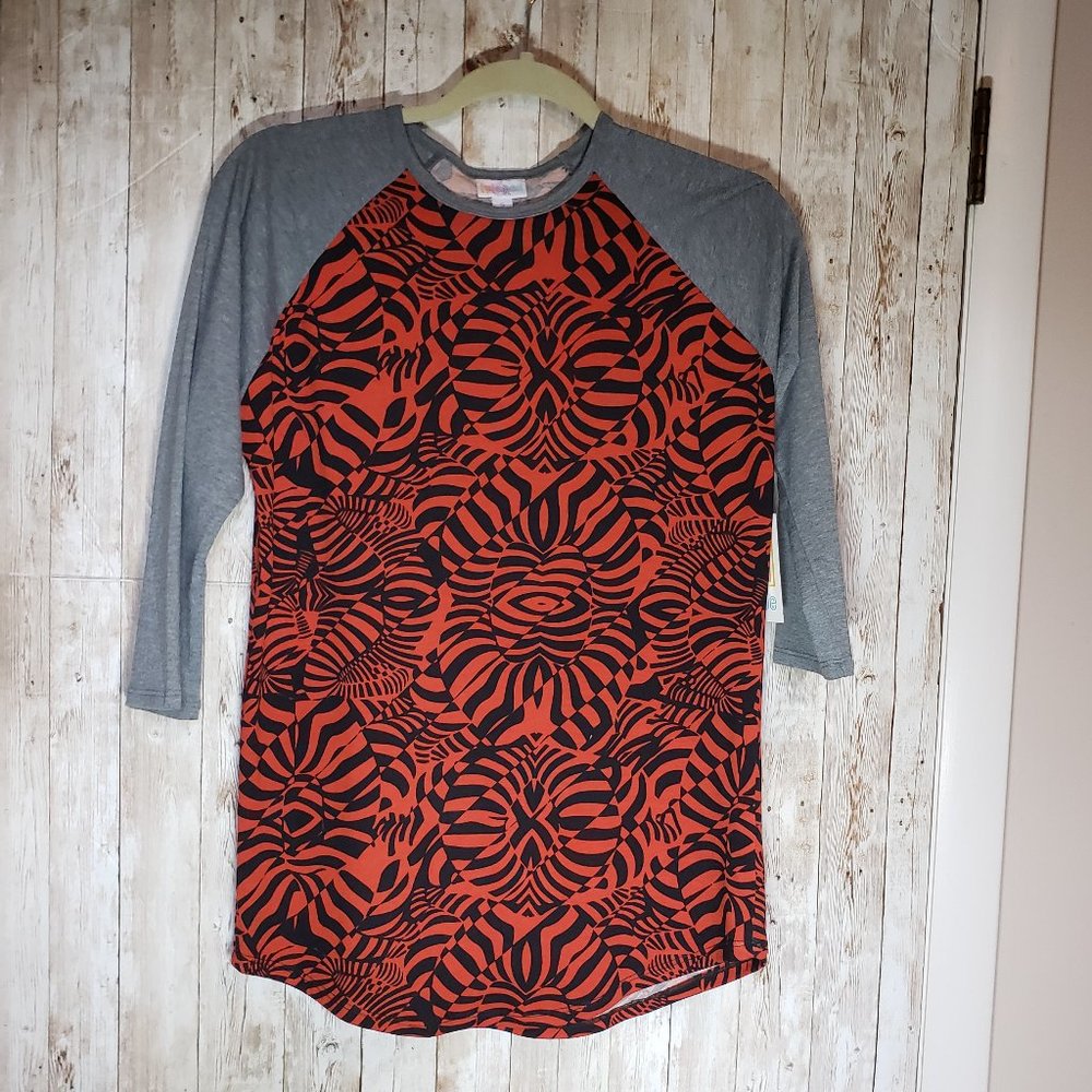 NWT LuLaRoe Randy Top 3/4 Length sleeve Gray, Black and Reddish body print Small